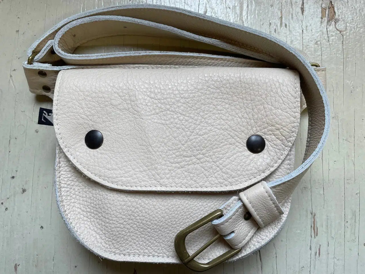 Pochette Amaru ivoire ou crème de Kazak