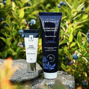 Duo lèvres et mains bleuets sauvages Ta peau ton fruit