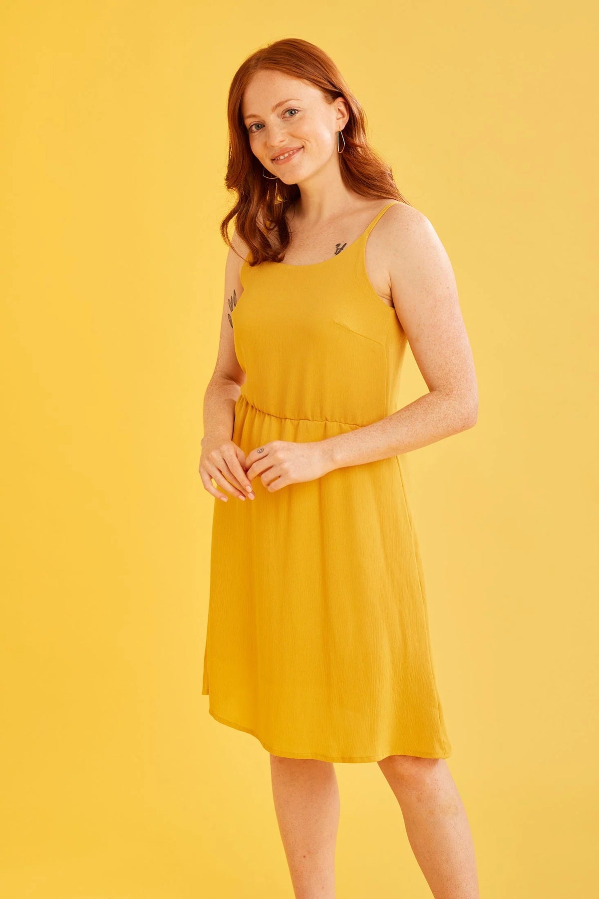 Robe fleurs sauvages jaune par Cherry Bobin
