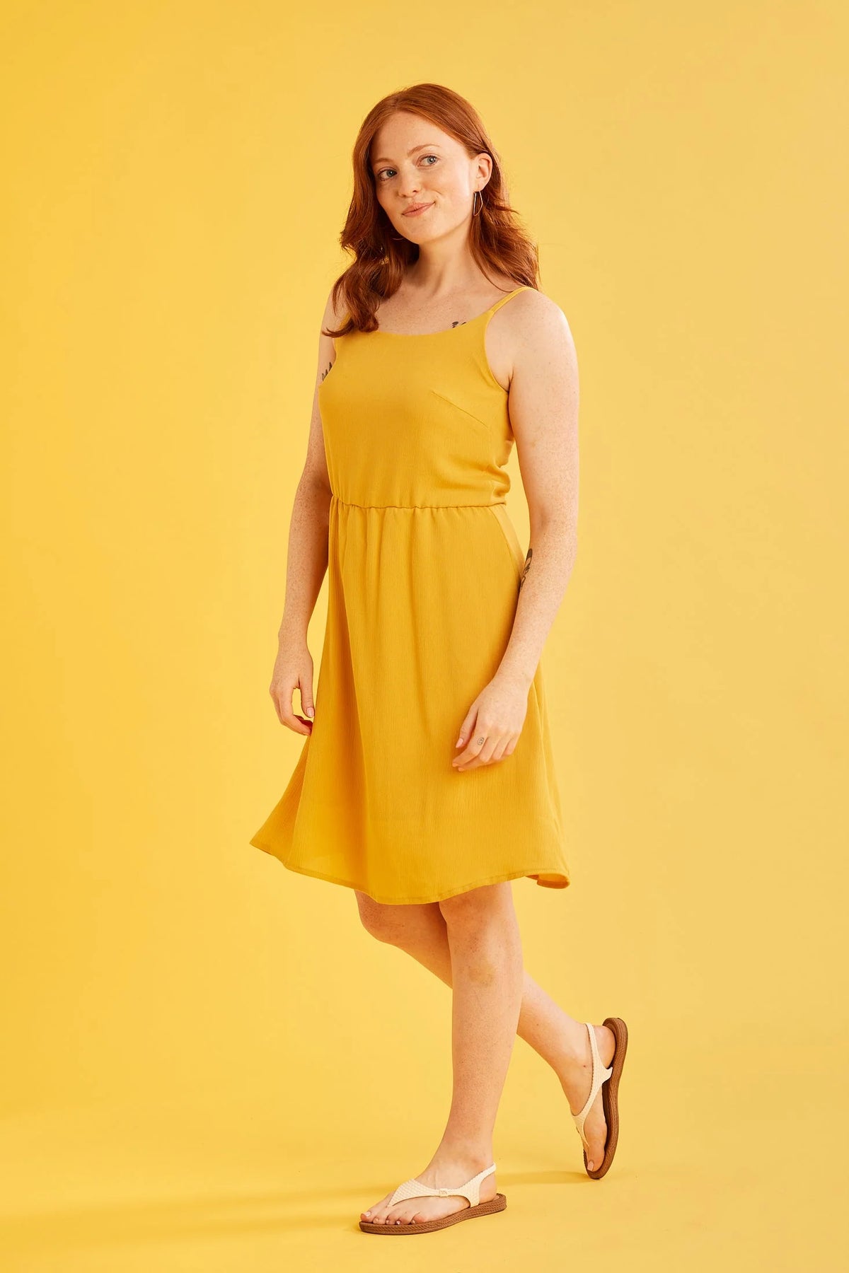 Robe fleurs sauvages jaune par Cherry Bobin