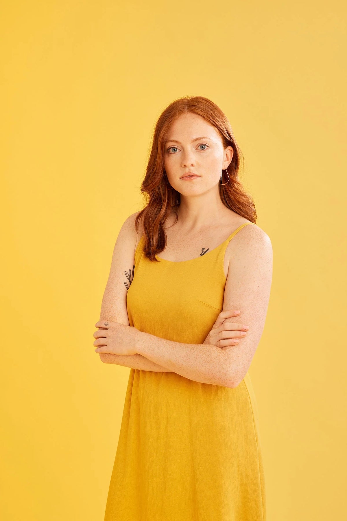 Robe fleurs sauvages jaune par Cherry Bobin