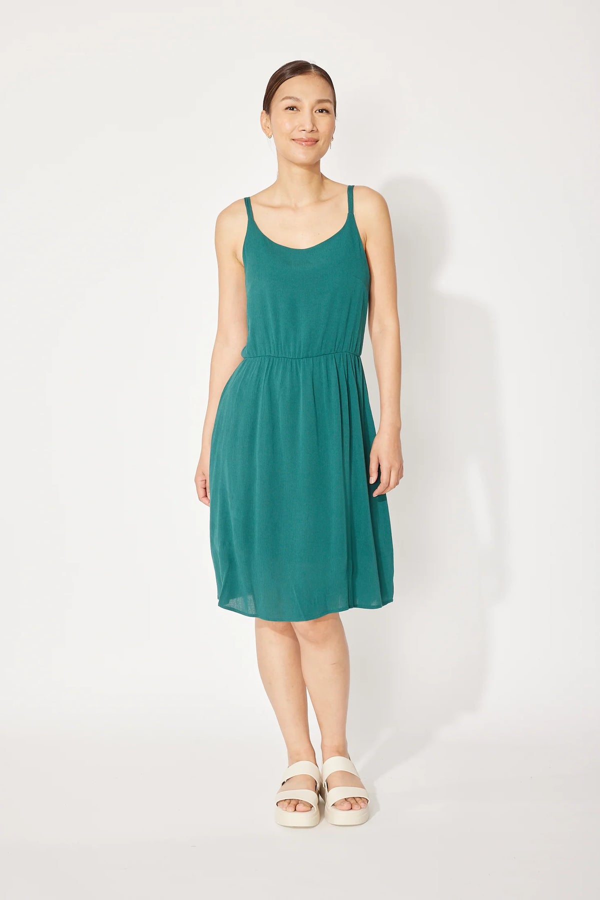 Robe fleurs sauvages verte par Cherry Bobin