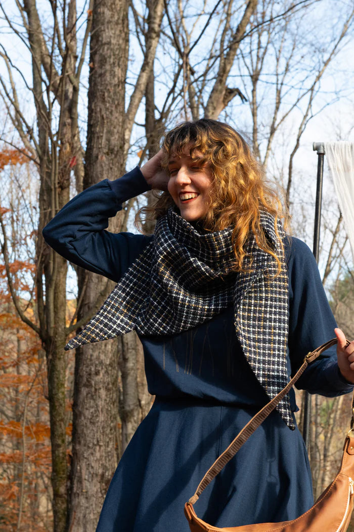 Foulard triangle tricot bleu de Kazak