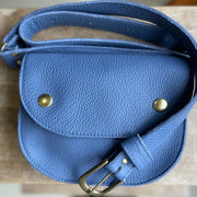 Pochette Amaru bleu lavande de Kazak