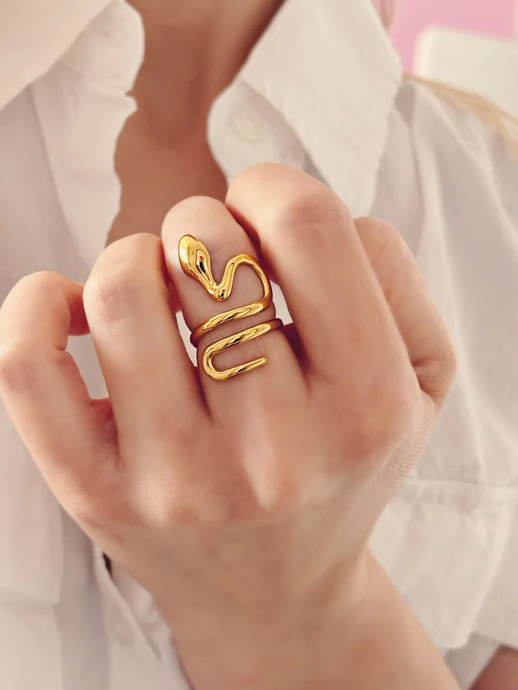 Bague Medusa dorée de Tokade