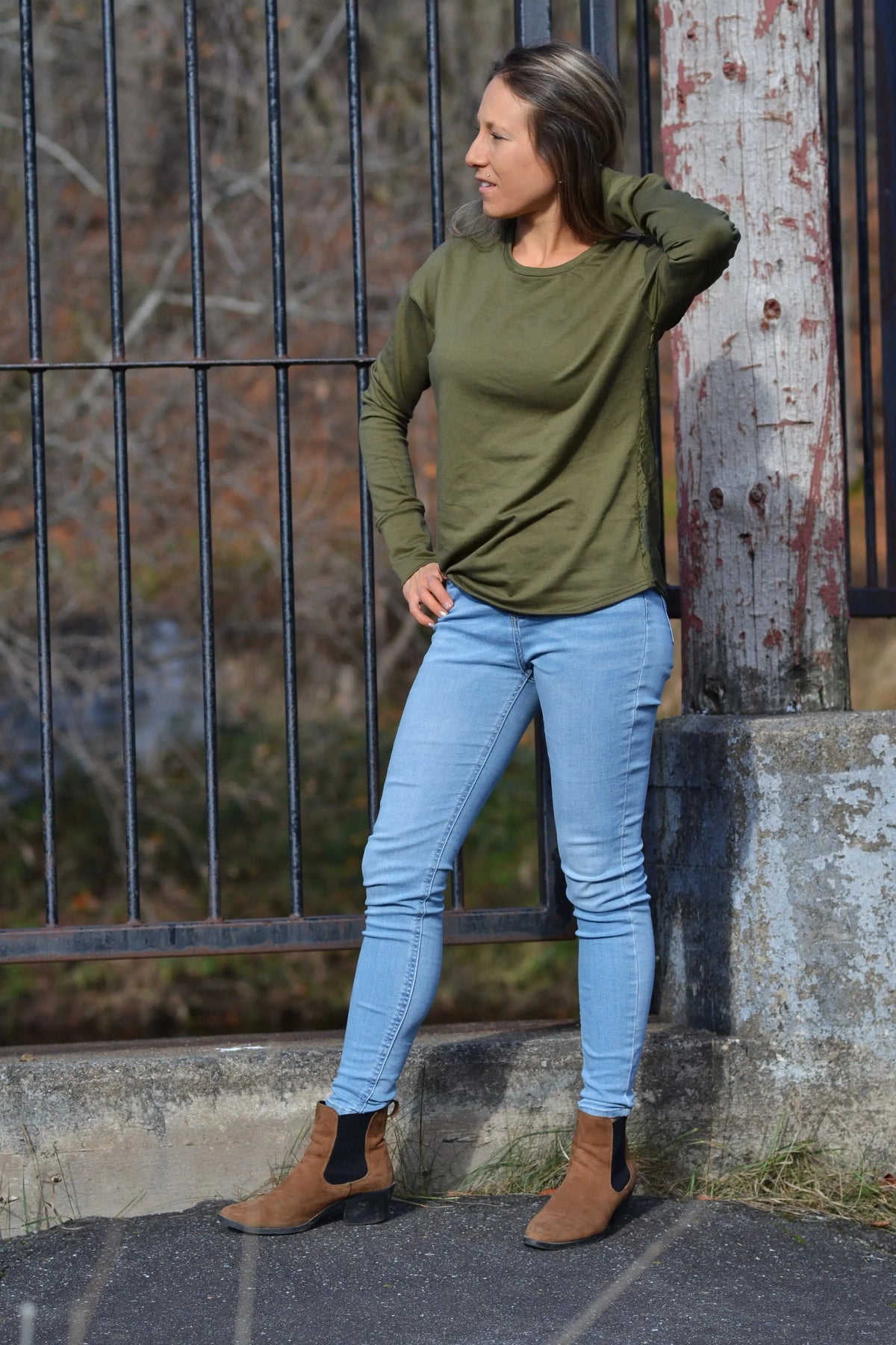 Chandail mou dentelle olive de APRT