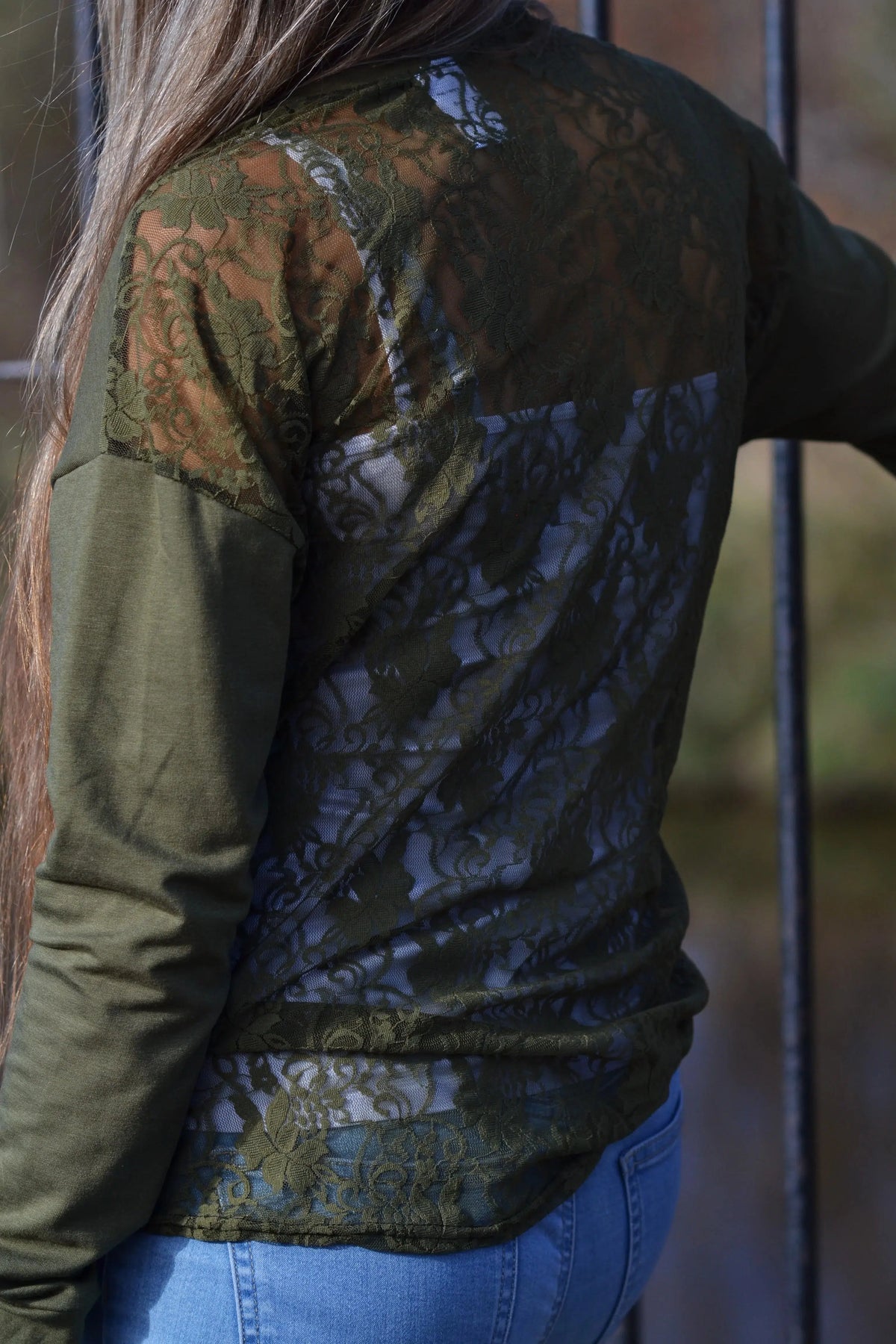 Chandail mou dentelle olive de APRT