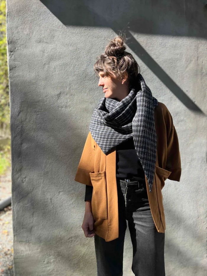 Foulard triangle tissage gris de Kazak