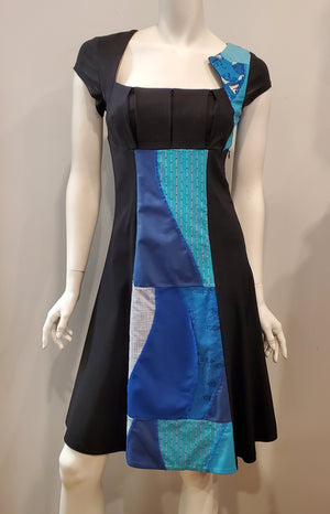 Robe Flores noir bleu medium par Myco Anna