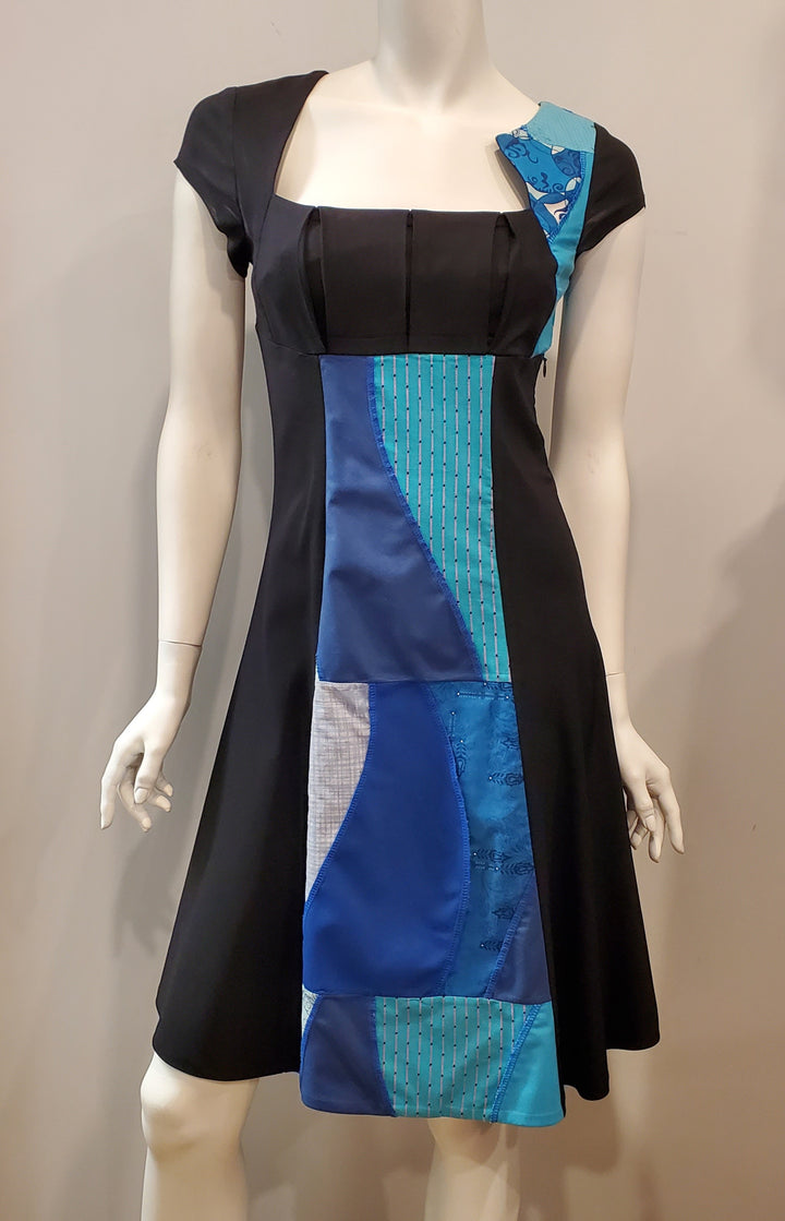 Robe Flores noir bleu medium par Myco Anna