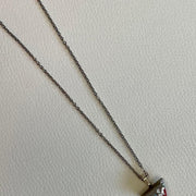 Collier triangle rouge par La voleuse de triangles